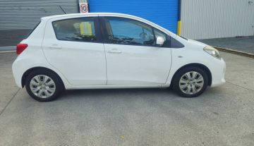 2015 Toyota yaris 5 door automatic hatch 6.jpg